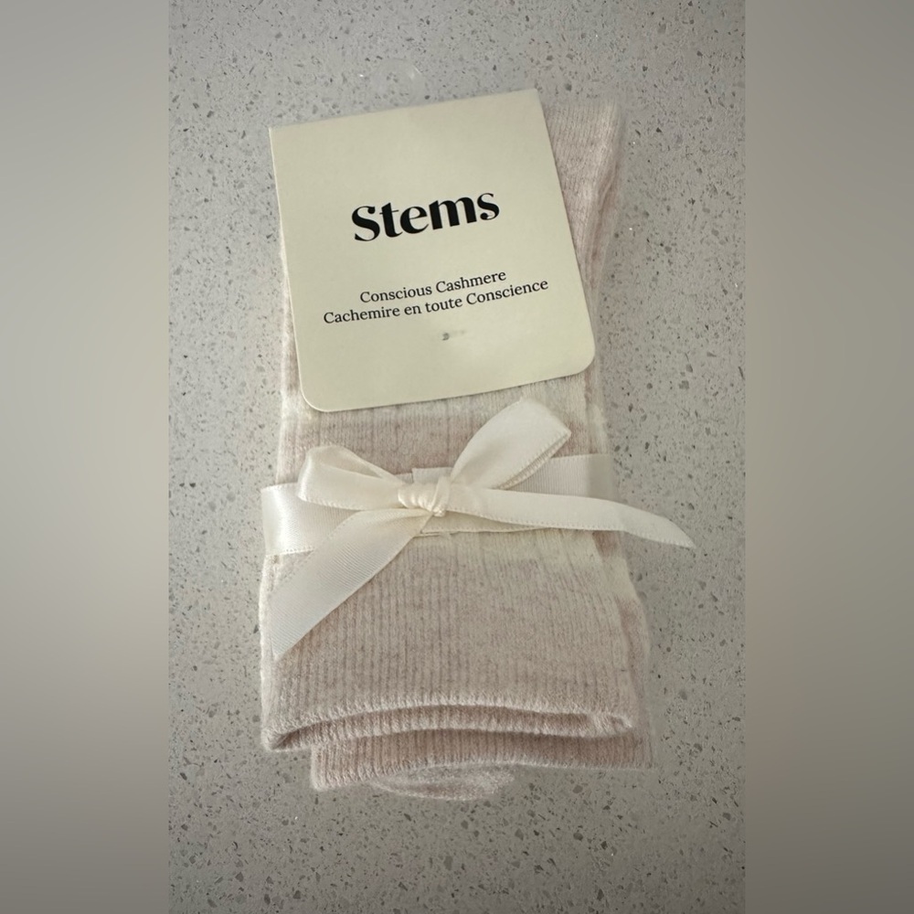 ✨NWT✨Stems: Women’s 2 Pack Conscious Cashmere Socks
